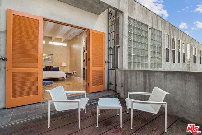 Building Photo - 714 6th Ave