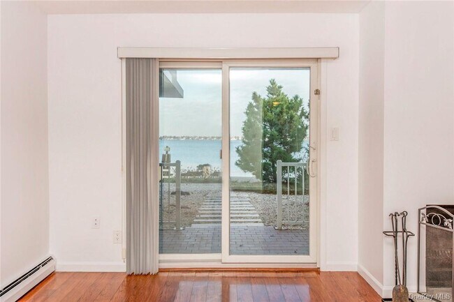 Building Photo - 1494 Shore Dr