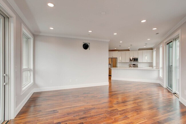 Building Photo - 87 Medford St