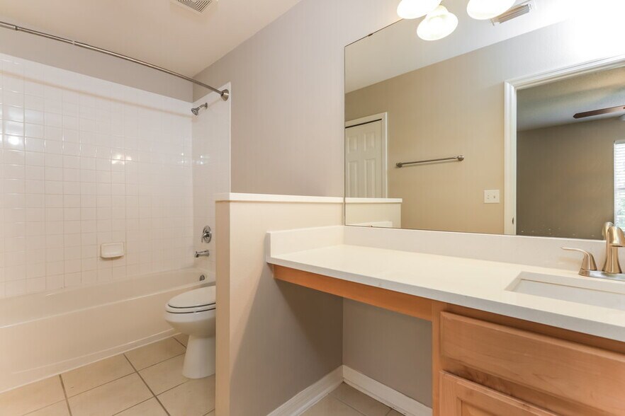 Building Photo - 4403 Silver Falls Dr