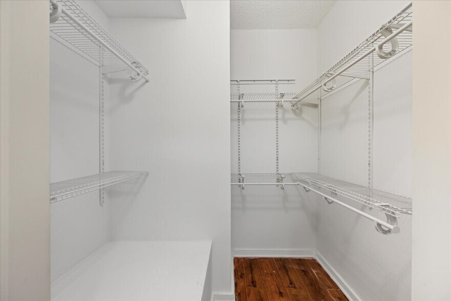 Building Photo - 3727 N Pine Grove Ave