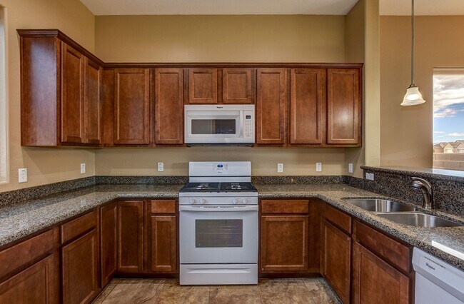 Building Photo - 3 Bed 2 Bath Home with 2.5 Car Garage for Rent in Granville!