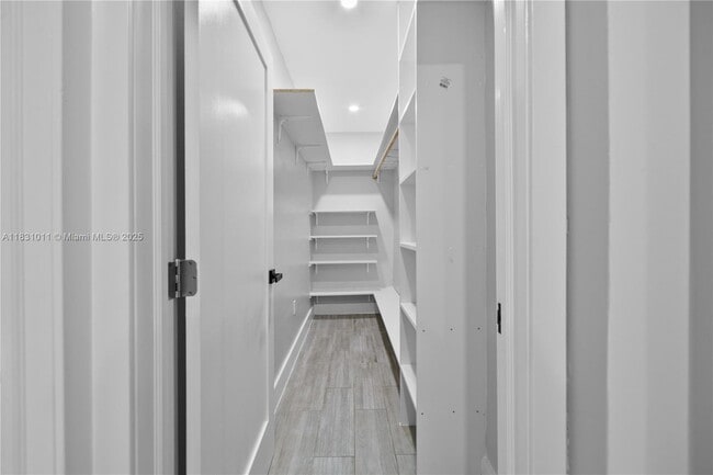 Building Photo - 16400 SW 100th Ct