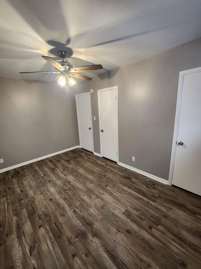 Building Photo - 612 S 8th St