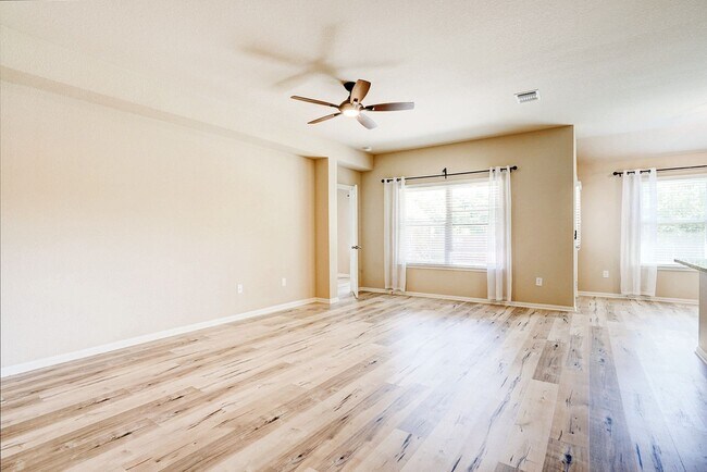 Building Photo - Charming 3BR/2BA Contemporary Home with Lu...