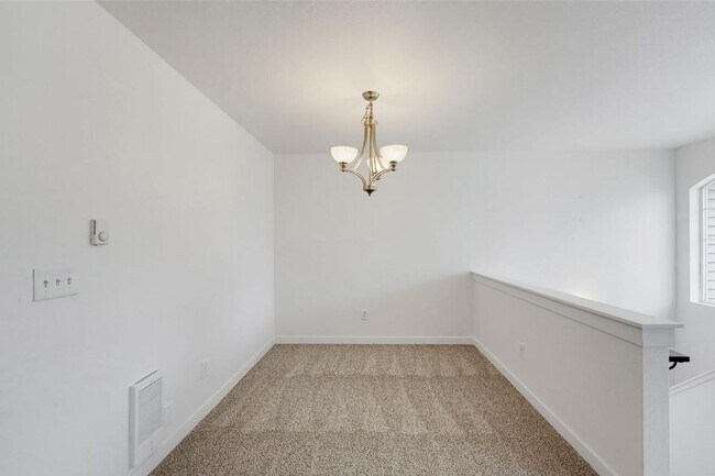 Building Photo - Spacious Puyallup Townhouse | 3-Bed Home with Main-Floor Primary Suite & Stainless Steel Appliances!