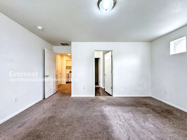 Building Photo - 3831 N Himalaya Rd