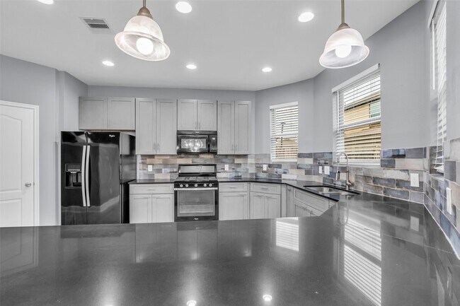 Building Photo - 2707 Volute