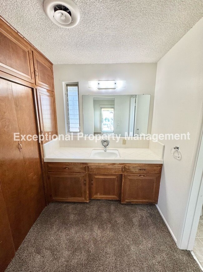 Building Photo - Ready to move in 4 bedroom 3 bath home