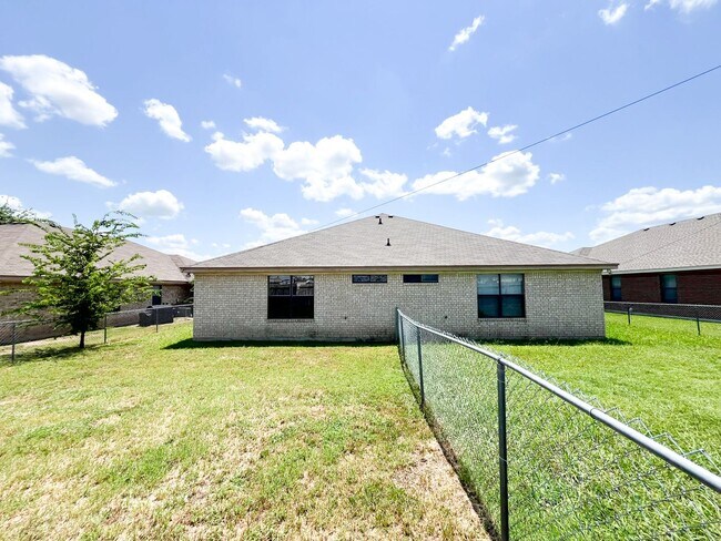 Building Photo - 1111 Nicholas Cir