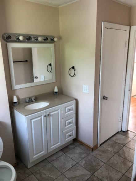 Building Photo - 230 Roosevelt St