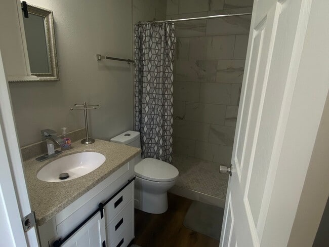 Building Photo - 2-Bed 2-Bath House in Farmington