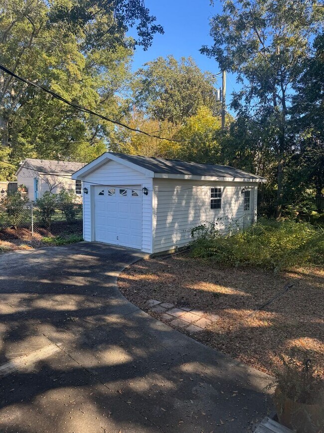 Building Photo - Fantastic Location & Price......More pictures to come!