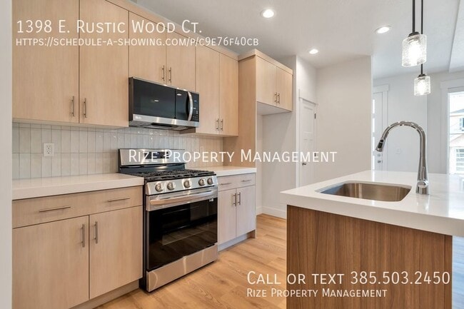 Building Photo - Newly Built Home!