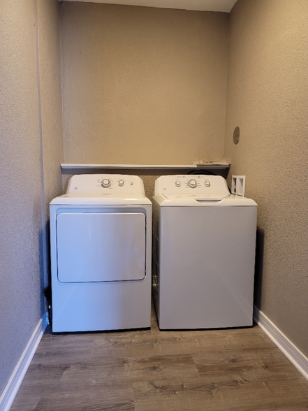 Building Photo - 505 Main St