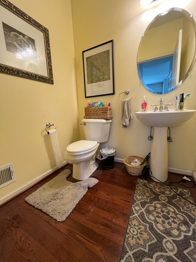 Building Photo - Stunning Upper Nazareth End Unit Townhome