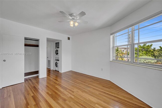 Building Photo - 800 W 42 St