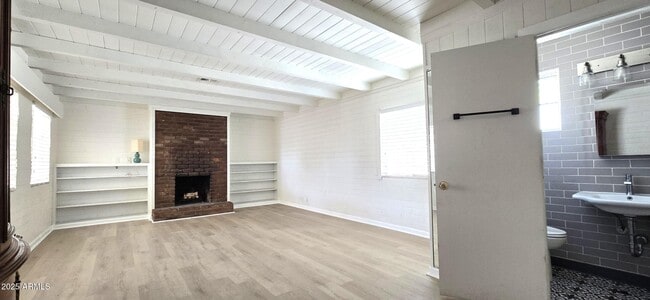 Building Photo - 154 N Hibbert