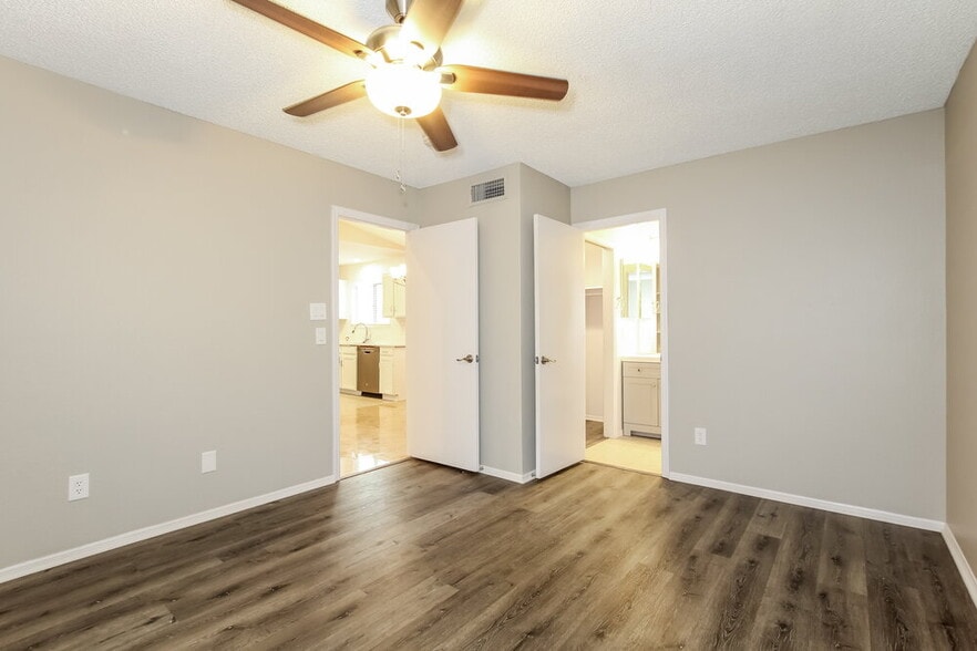 Building Photo - 4758 W Escuda Dr