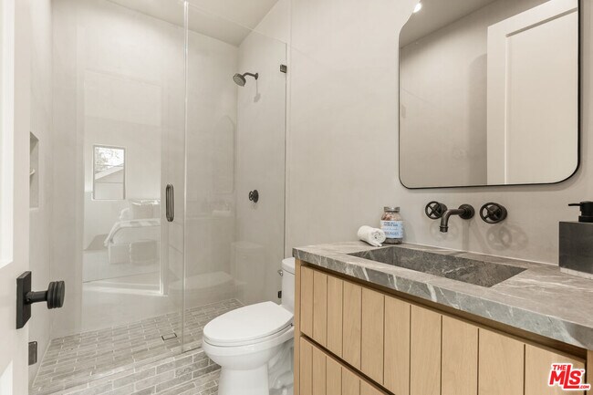 Building Photo - 11748 La Maida St