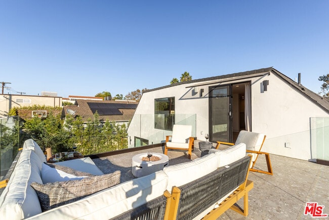 Building Photo - 1161 Stearns Dr