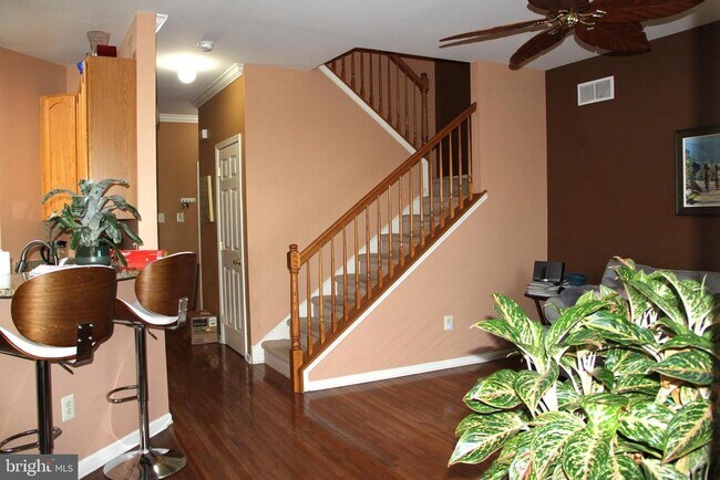 Building Photo - 506 Quincy St