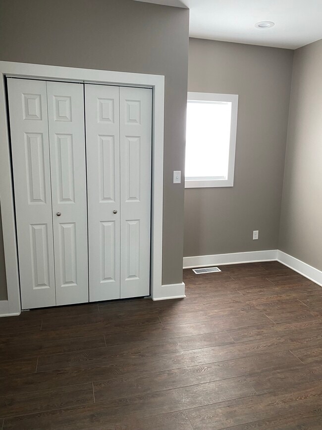 Building Photo - 329 N School Ave