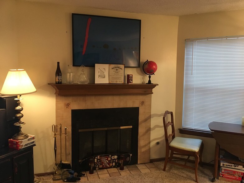 Building Photo - 8153 Holmes Rd