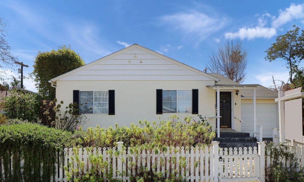 Building Photo - 18020 Collins St