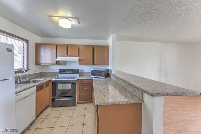 Building Photo - 5404 S Swenson St