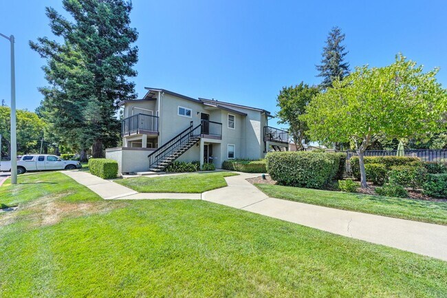 Building Photo - Prime location near downtown, airport, dining 1 bed 1 bath