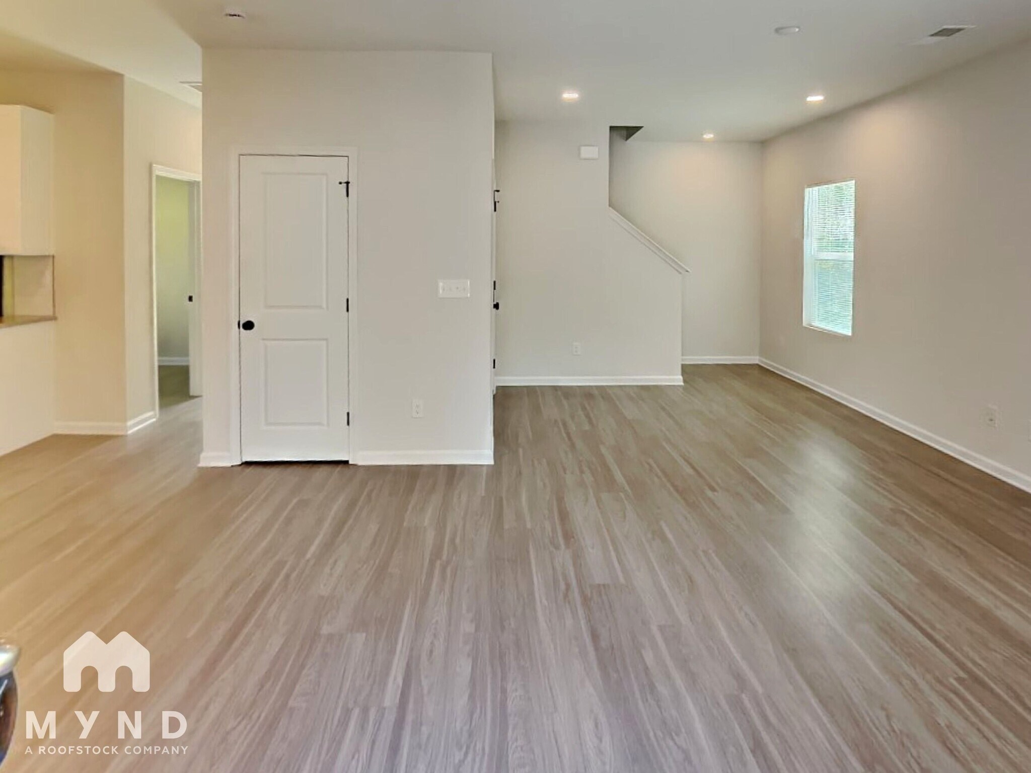 Building Photo - 1411 Lake St