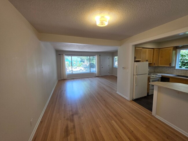 Building Photo - LOCATION! Immaculate 2 Bedroom Apartment S...