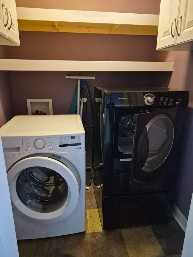 Building Photo - 79 Rogue River View Dr NE