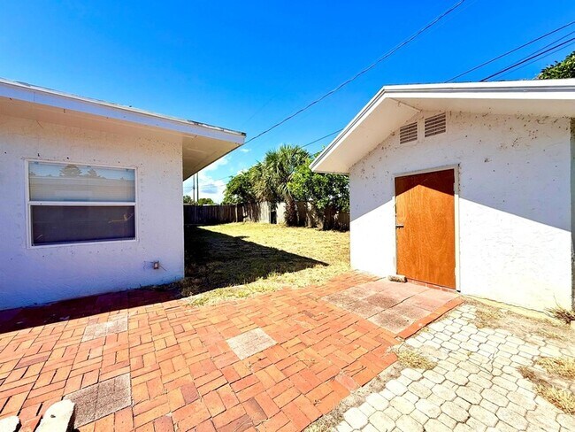 Building Photo - 1455 NE Silver Maple Way