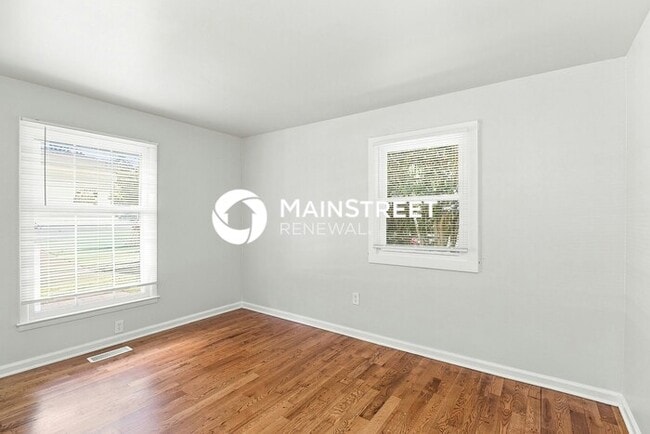 Building Photo - 3 Bedroom Pet-Friendly Home in Charlotte, NC with Main Street Renewal