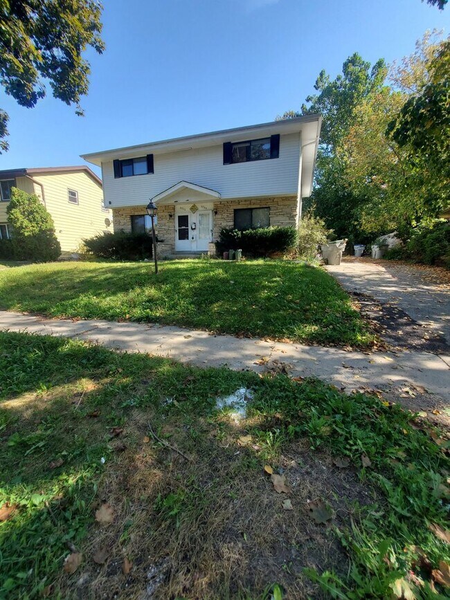 Primary Photo - 6264-6266 N Denmark St. (Townhouse)