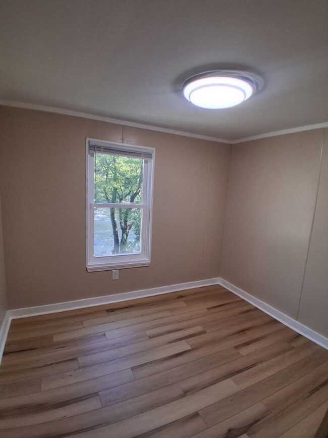 Building Photo - $1,800 - 2 Bedroom / 1 Bath Mobile Home Sitting on the Tuckasegee River