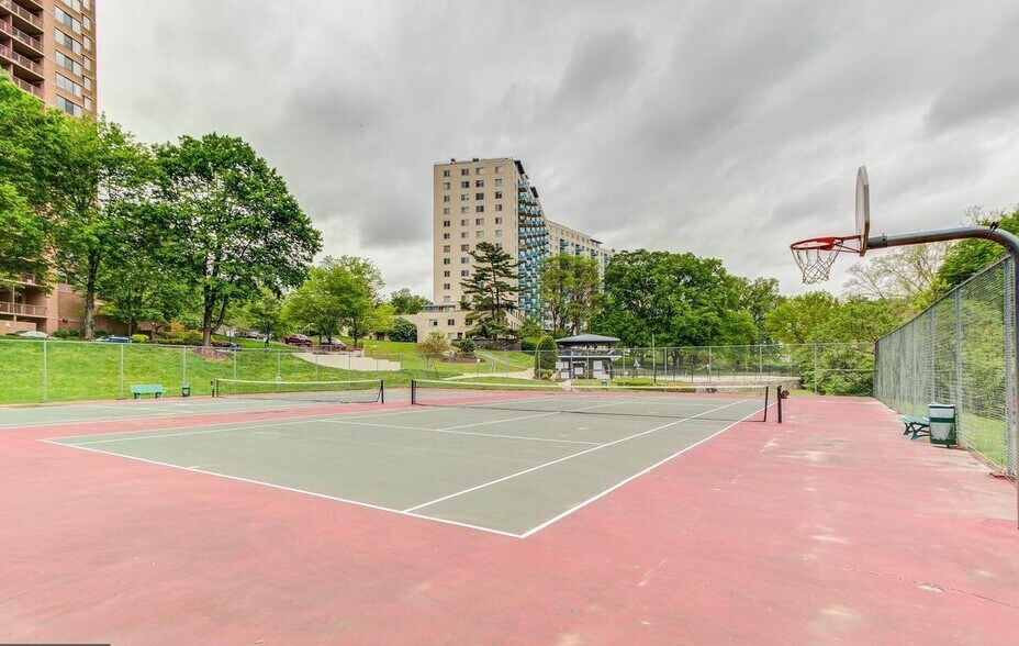 Building Photo - 10201 Grosvenor Pl