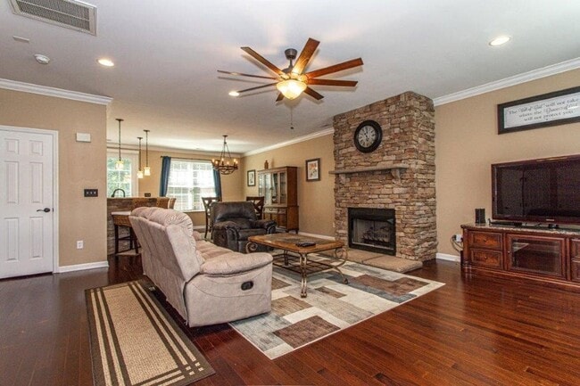 Building Photo - Farragut 37934 -  3 bedroom, 2.5 bath home  - Call or text Susan Niedergeses (865) 300-4722