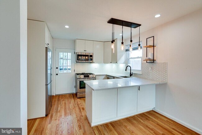 Building Photo - 5513 Chillum Pl NE