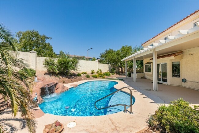 Building Photo - 2113 Desert Pines St