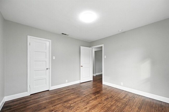 Building Photo - 6520 Lovett Ave