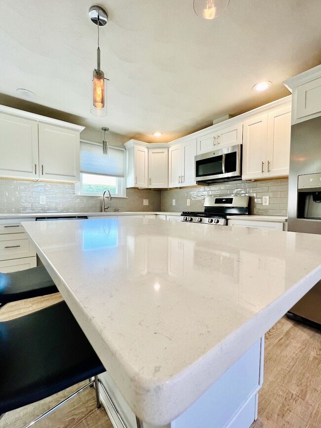 Building Photo - Soprano Duplex