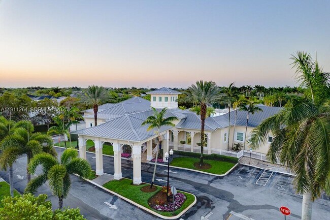 Building Photo - 2741 NE 4th St