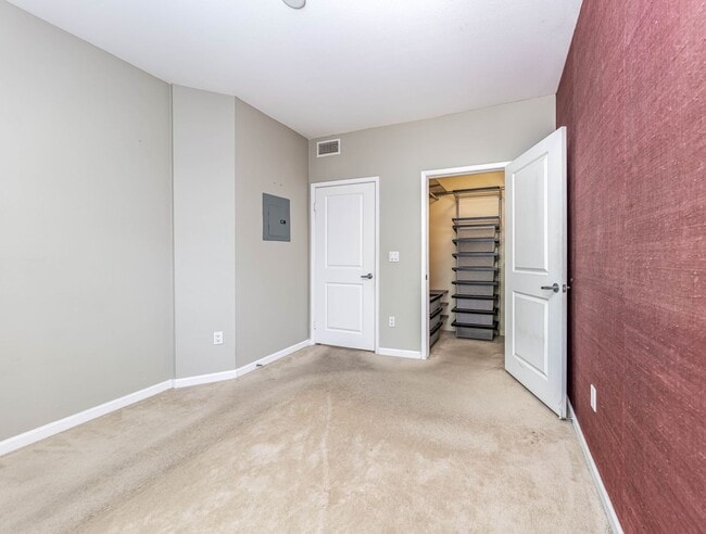 Building Photo - Resort-Style Condo in Anaheim