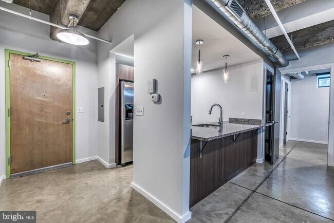 Building Photo - 4800 Brown St