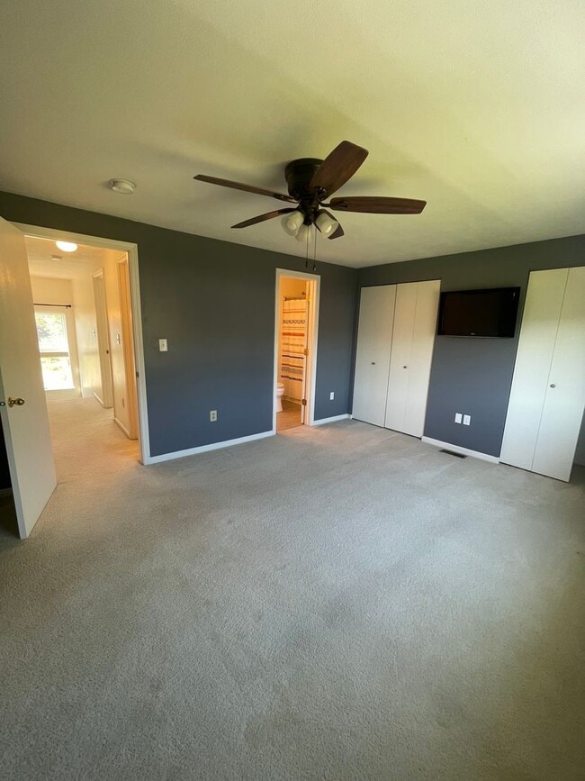 Building Photo - Baldwinsville Townhome - 2 Bedrooms 1.5 ba...