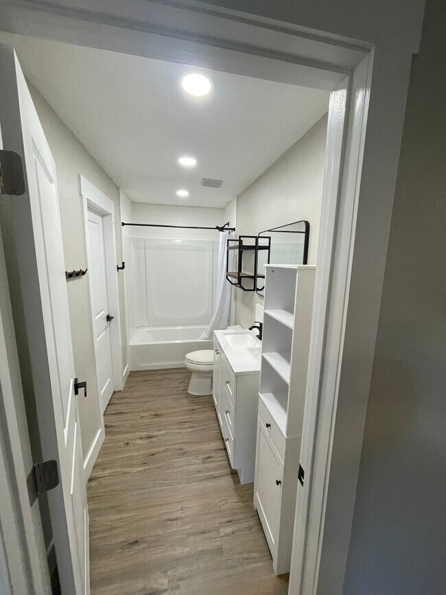 Building Photo - 2928 Blount Rd