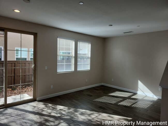 Building Photo - 2 Story Home 3 bedroom 2.5 bath in Glendora